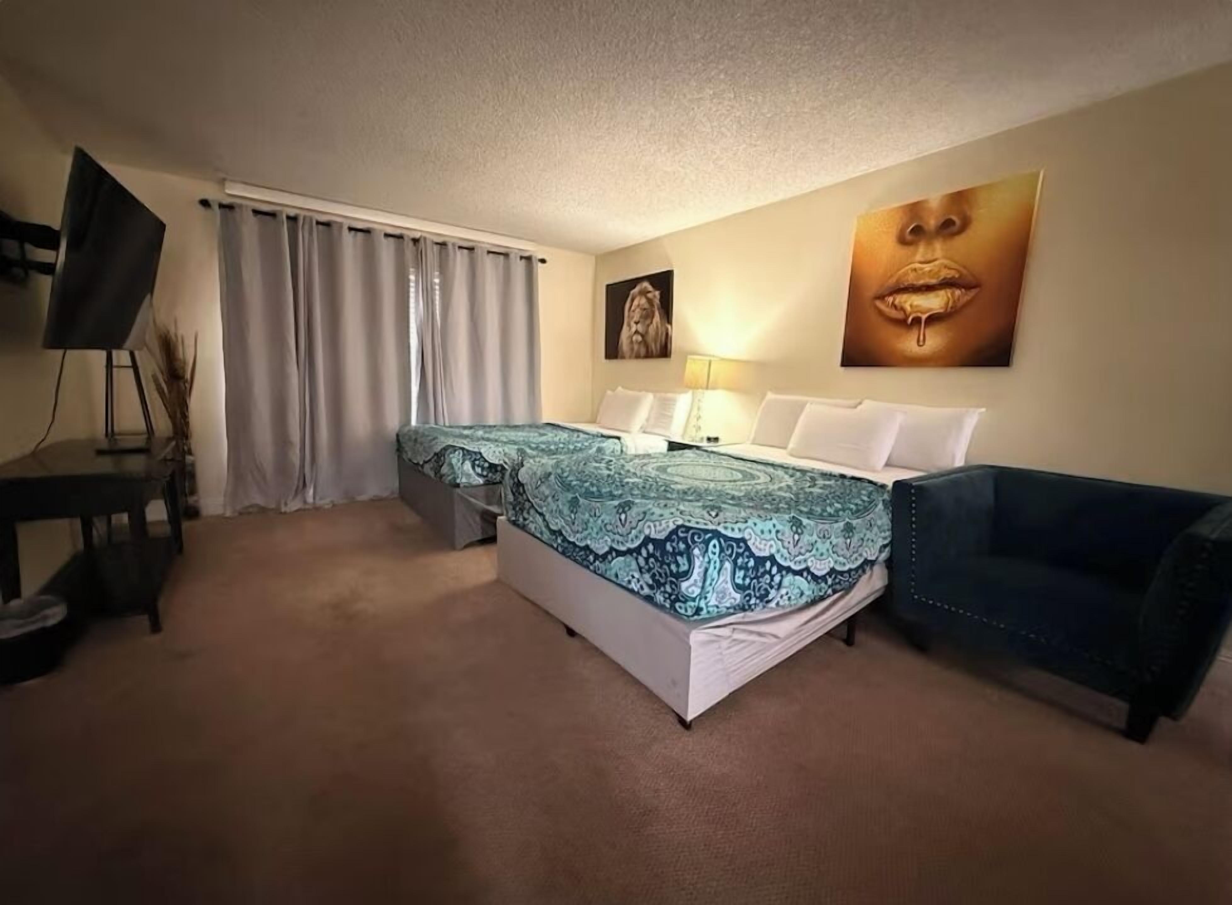 3 habitaciones, tabla de planchar con plancha, wifi y ropa de cama 