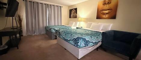 3 habitaciones, tabla de planchar con plancha, wifi y ropa de cama