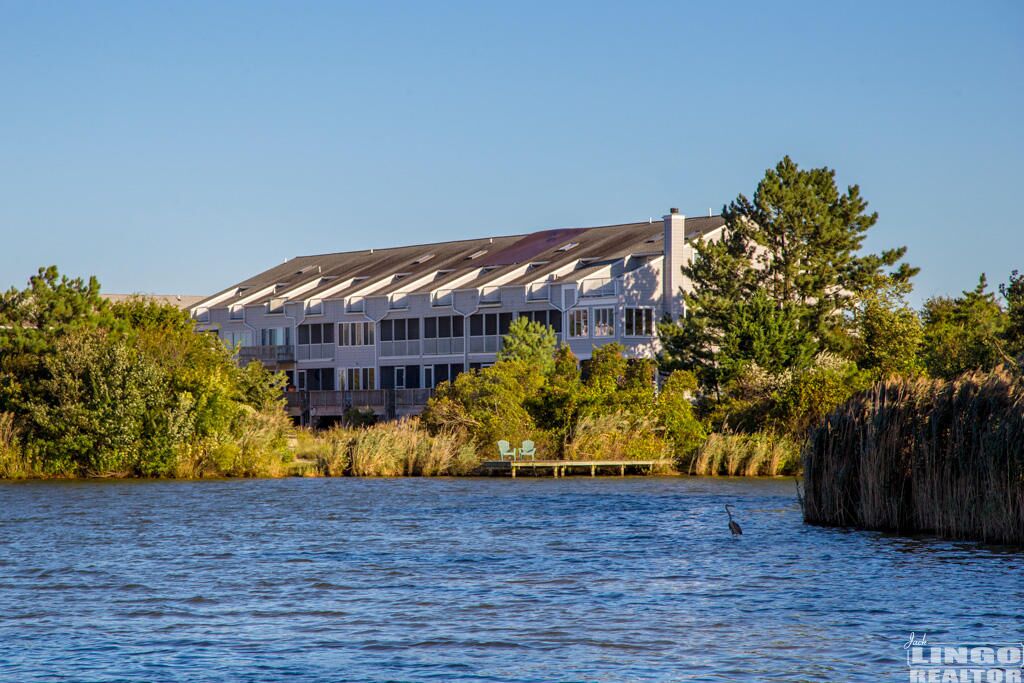 3br+Den/3.5ba Lake Front Ocean View Town Home - Walk Out Into the Sand!
