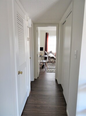 Interior - #4 UAB KING SUITE+5 MIN WALK TO RESTAURANT (Birmingham)