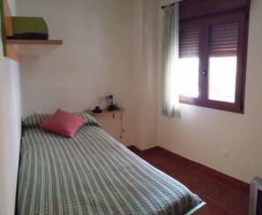 2 bedrooms, iron/ironing board, bed sheets
