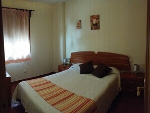 2 bedrooms, iron/ironing board, bed sheets