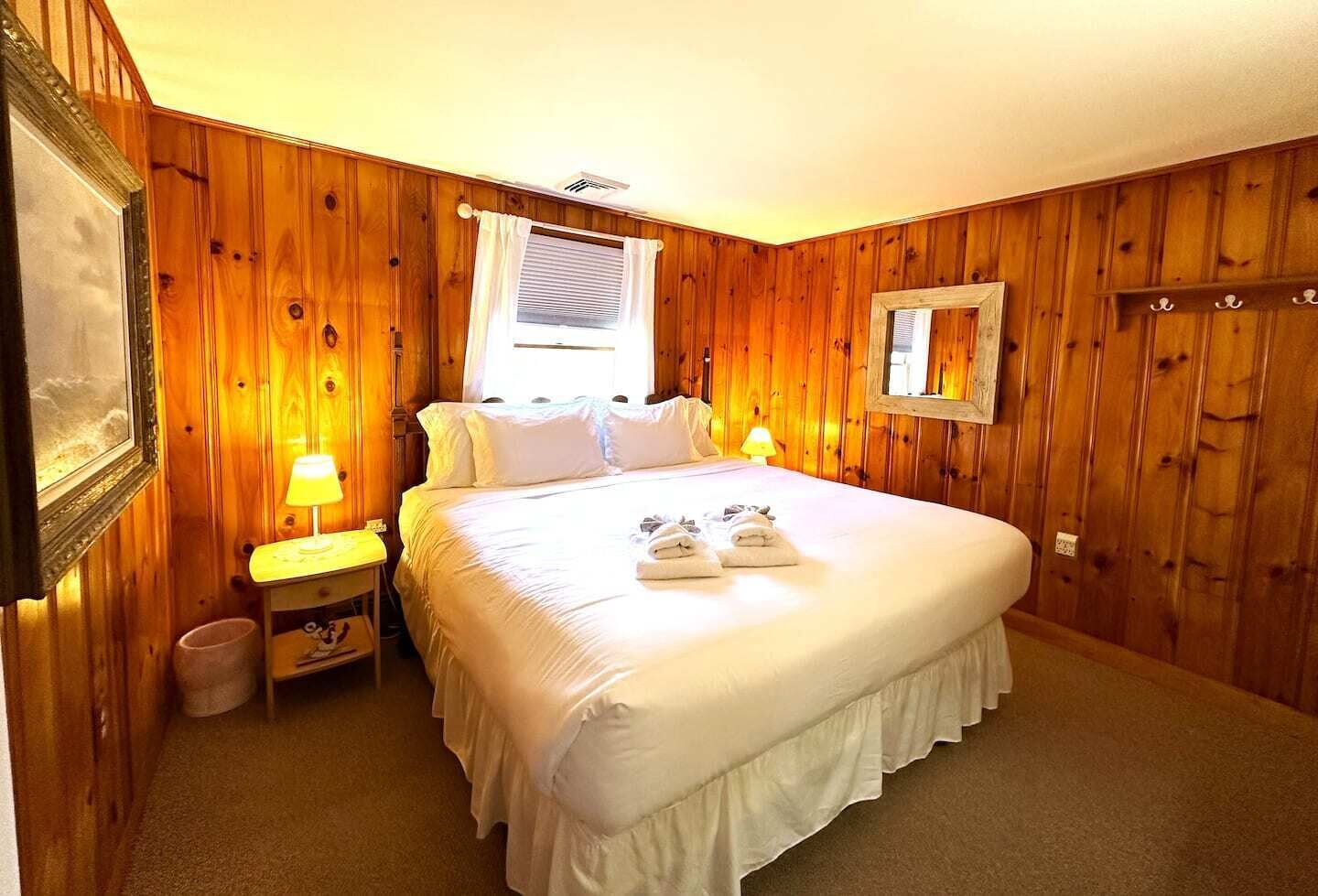 3 makuuhuonetta, silitysrauta/-lauta, ilmainen Wi-Fi, vuodevaatteet