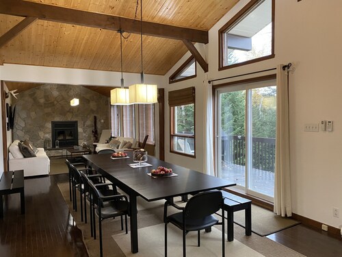 Charming Waterfront Cottage 35 minutes from Mont-Tremblant