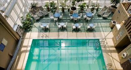 Four Sails Resort - Oceanfront by the Neptune Statue