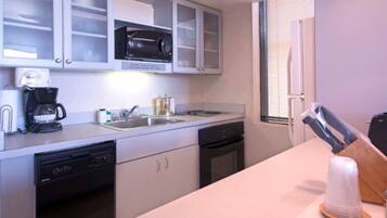 Cookware/dishes/utensils