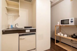 Fridge, microwave, stovetop, electric kettle - ELM Takadanobaba (Tokyo)