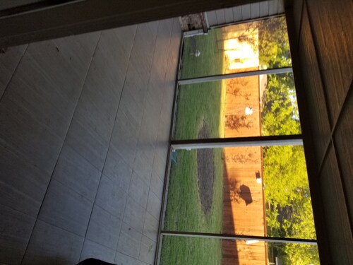 House outdoor screen porch