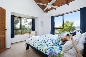 4 bedrooms, desk, iron/ironing board, free WiFi