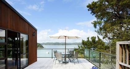 Tranquil waterfront escape with gorgeous views & a touch of history