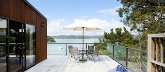 Tranquil waterfront escape with gorgeous views & a touch of history