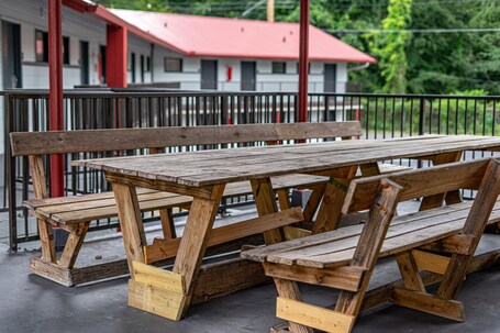 Bear Creek Inn - Image 49