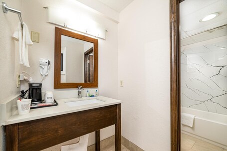 Bear Creek Inn - Image 21