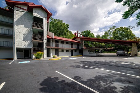 Bear Creek Inn - Image 58