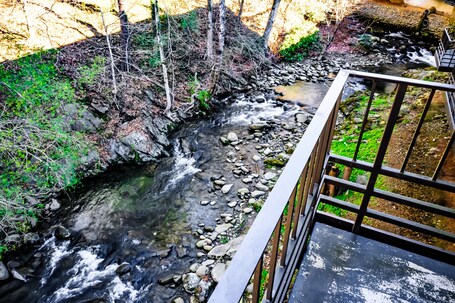 Bear Creek Inn - Image 33