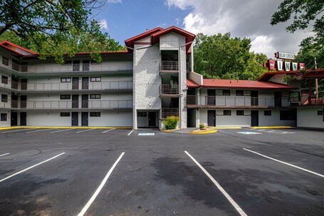 Bear Creek Inn - Image 59
