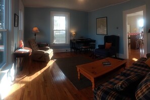 Smart TV - The Pink Sunset House (Beals)