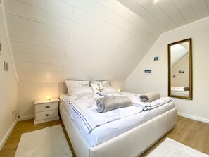 Deluxe Apartment, Private Bathroom, Garden View (Garten-1Schlafzimmer-DG) | 1 bedroom - Ferienwohnung Poeler Koje (Insel Poel)