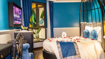 Senior Double Room, 1 King Bed | Premium bedding, down comforters, memory foam beds, minibar