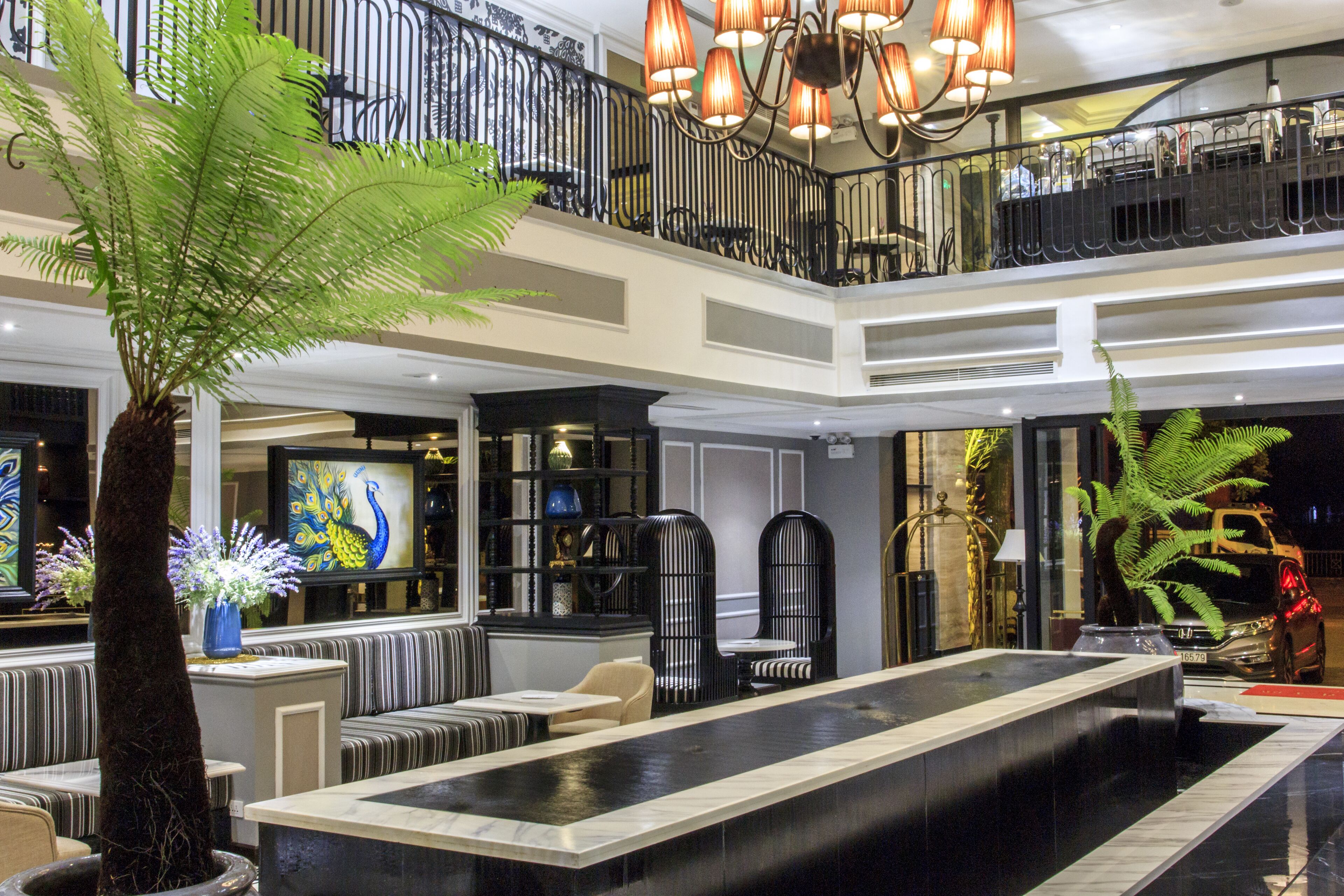Lobby lounge