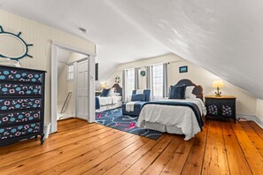 3 bedrooms, desk, iron/ironing board, travel cot