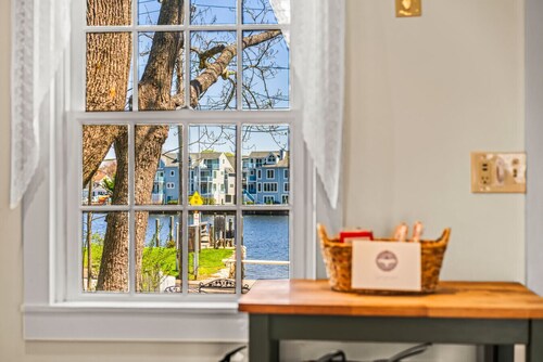 Mystic Riverfront Captain`s Home