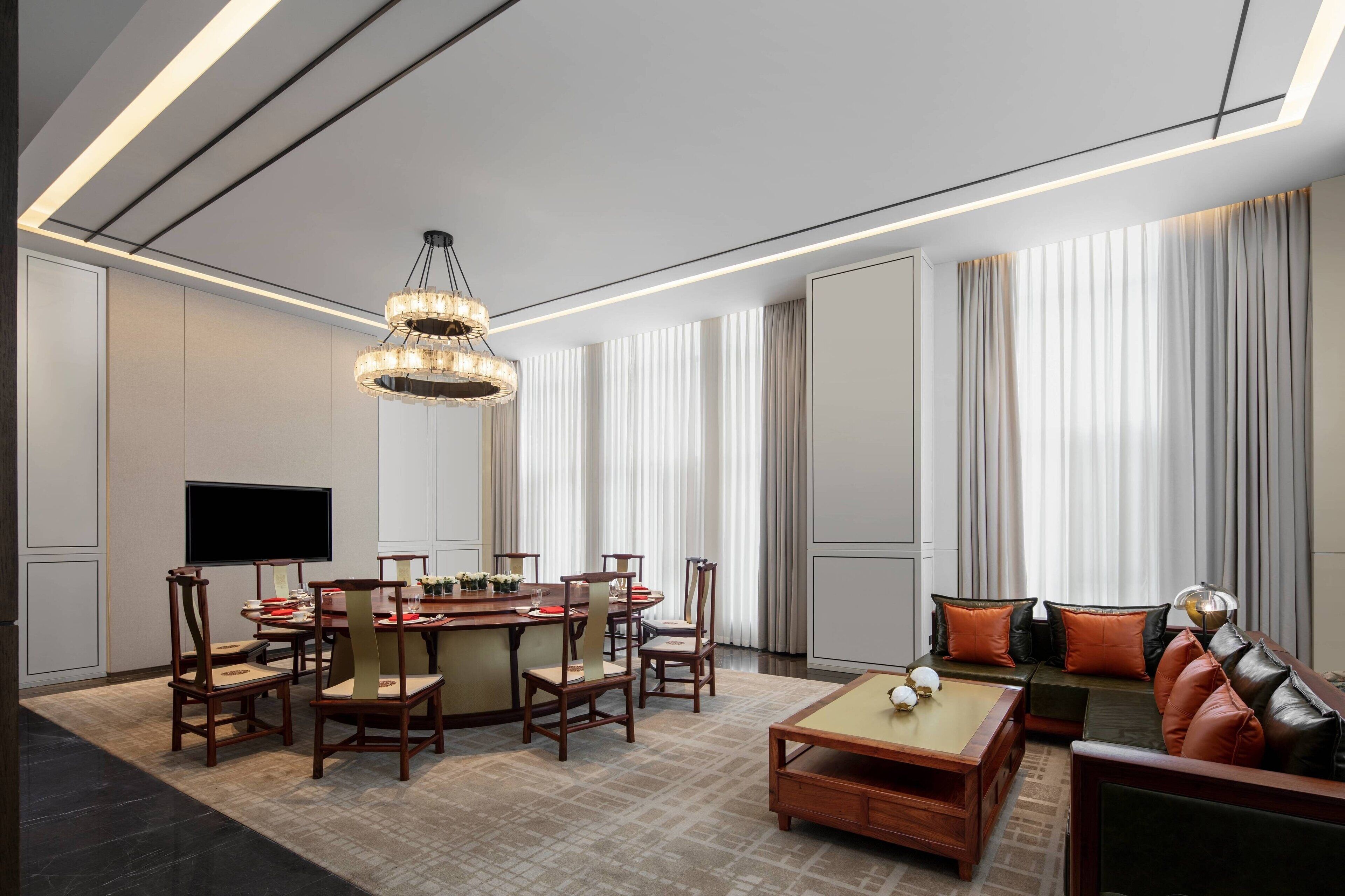 2 restaurants, breakfast served, local and international cuisine