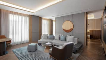 Minibar, Zimmersafe, Schreibtisch, laptopgeeigneter Arbeitsplatz