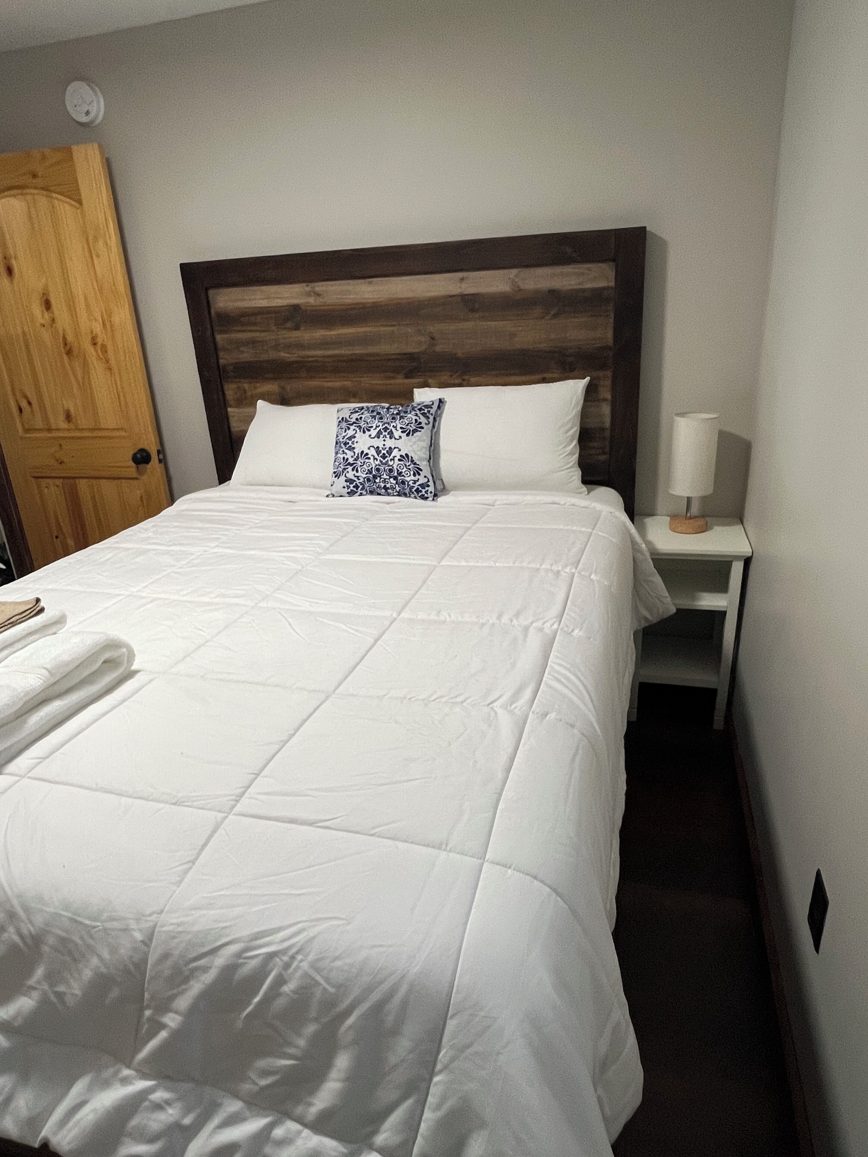 2 habitaciones, tabla de planchar con plancha, wifi y ropa de cama 