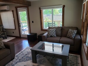 TV, table football - Fantastic location with balcony (Black Mountain)