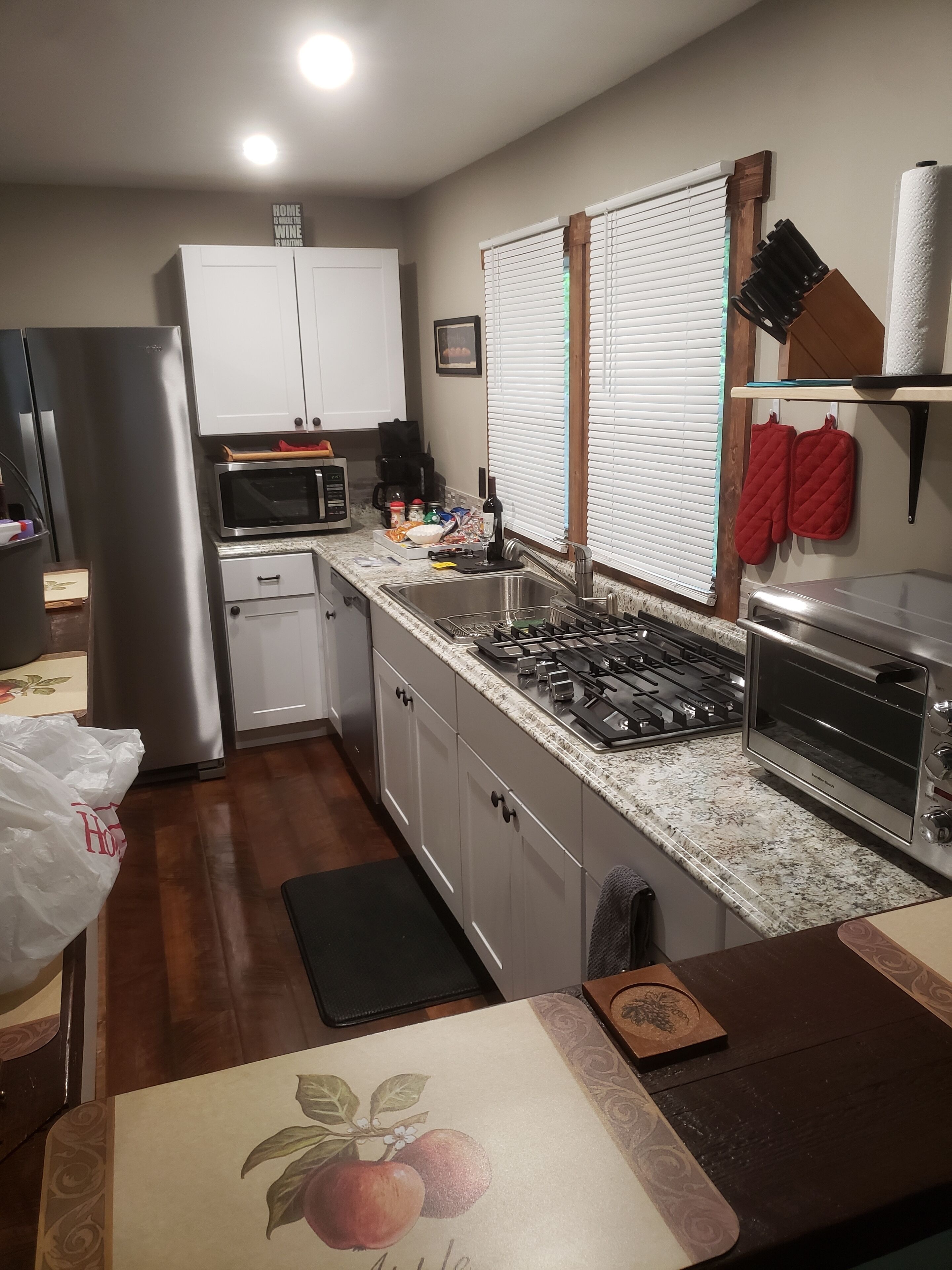 Frigorífic, microones, forn i placa de cuina 