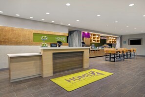 Free daily buffet breakfast  - Home2 Suites by Hilton Yuma Pivot Point (Yuma)