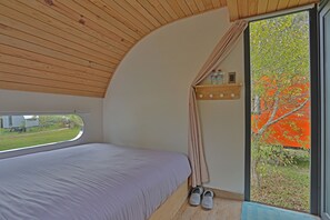 Minibar, desk, laptop workspace, free WiFi - La An Dalat Retreat (Lac Duong)