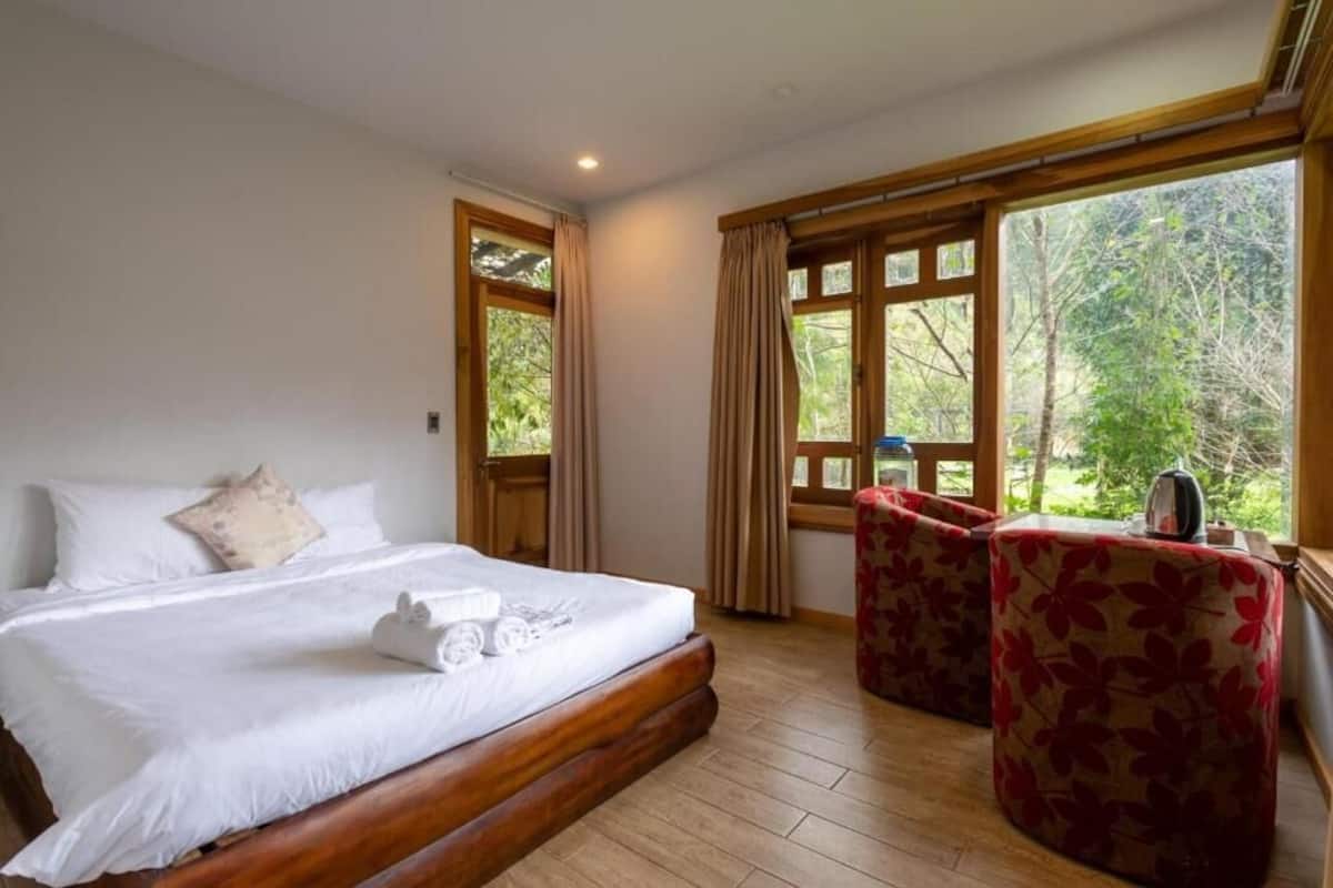Camelia Cottage 2 | Minibar, desk, laptop workspace, free WiFi