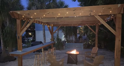 WALK TO GULF BEACH ACCESS! DOG FRIENDLY!