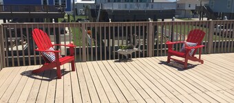 Newly renovated canal front home just a five minute walk to the beach!