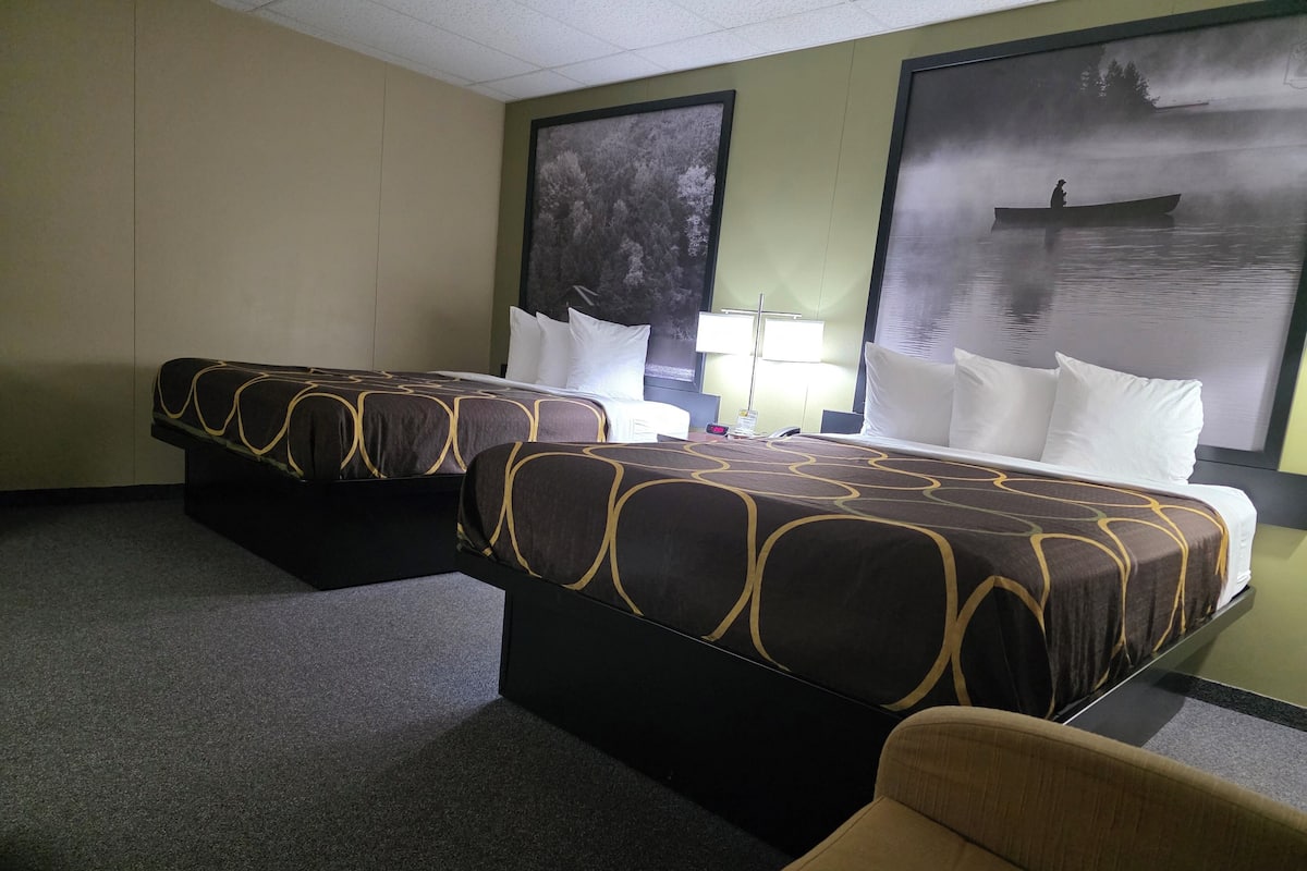 Schreibtisch, laptopgeeigneter Arbeitsplatz, kostenlose Babybetten