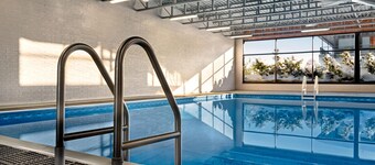 Super 8 by Wyndham Hearst ON