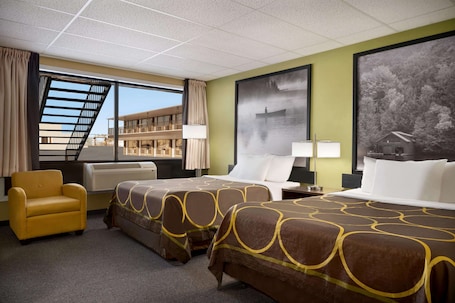 Escrivaninha, espaço de trabalho para notebook, berços grátis. Super 8 by Wyndham Hearst ON