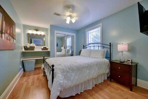 2 bedrooms, WiFi, bed sheets - Iberville Grandeur III (New Orleans)