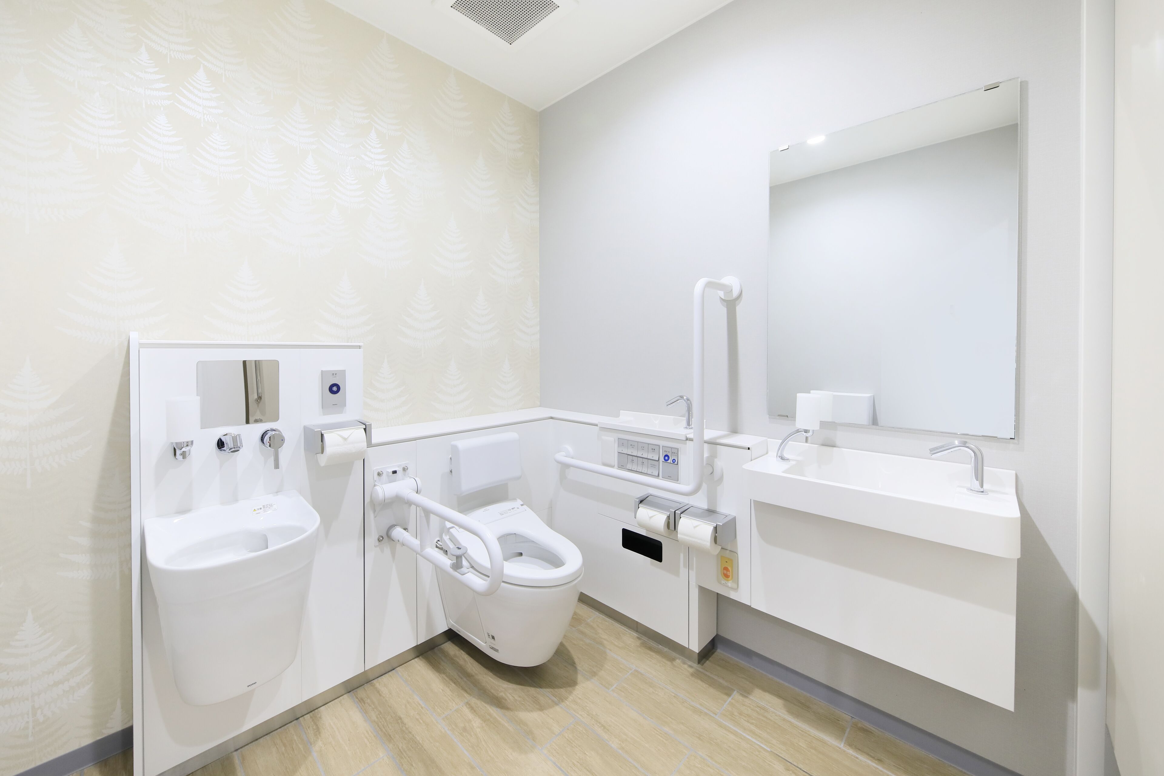 combined shower/bathtub, free toiletries, hair dryer, slippers