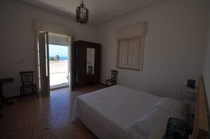 4 chambres, fer et planche à repasser, Wi-Fi, draps fournis