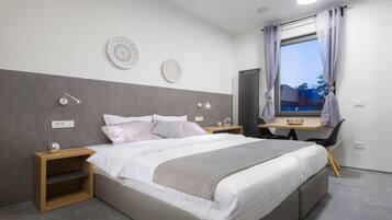 Classic Studio with Garden View (Apt.6) | Ropa de cama de alta calidad, camas con pillow-top y insonorización