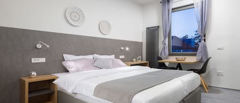 Classic Studio with Garden View (Apt.6) | Roupas de cama premium, camas com colchões pillow-top