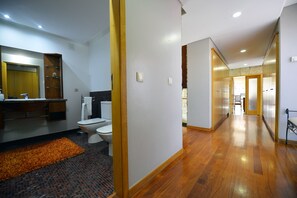 A modern bathroom with a wooden floor, a tiled shower area, and a wooden vanity with a mirror. - Villa 320 Holiday Villa w/Pool, Jacuzzi and Tennis (Barcelos)