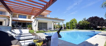 Villa 320 Holiday Villa w/Pool, Jacuzzi and Tennis