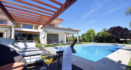 Villa 320 Holiday Villa w/Pool, Jacuzzi and Tennis