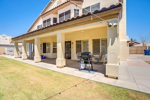 Outdoor dining - Gilbert Estate - Perfect for lg family/friends | Golf | Pool Table (Gilbert)