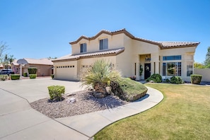 Exterior - Gilbert Estate - Perfect for lg family/friends | Golf | Pool Table (Gilbert)