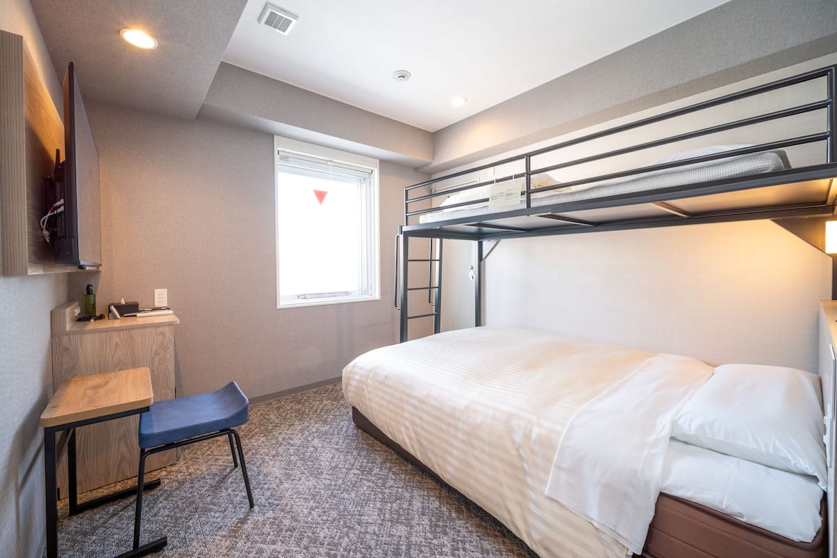 Habitación (Bunk Bed) | Escritorio, insonorización, tabla de planchar con plancha y wifi gratis